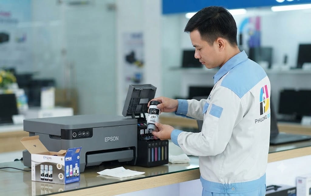 Đổ mực máy in màu epson L8050 chính hãng 